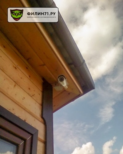 По периметру коттеджа установлены камеры с ИК подсветкой